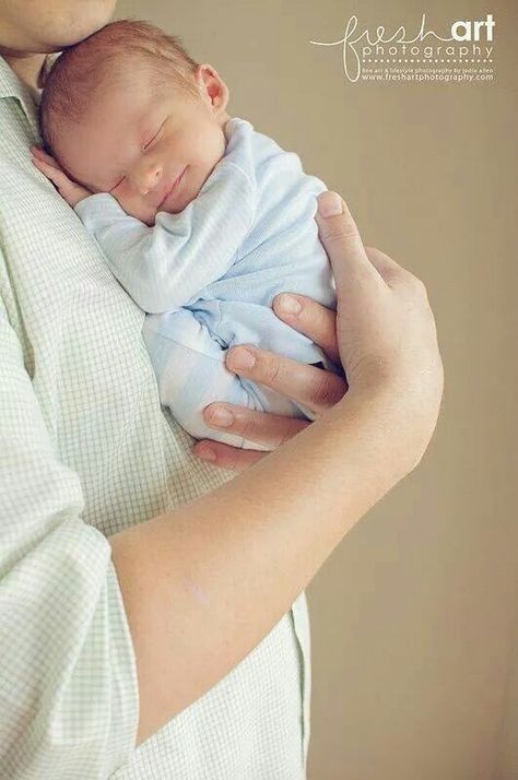 Nice www.SeedingAbundance.com http://www.marjanb.myShaklee.com Holding A Baby, Foto Kids, Foto Newborn, Baby Fotografie, Foto Baby, Foto Tips, Newborn Shoot, Newborn Baby Photography, Lifestyle Newborn