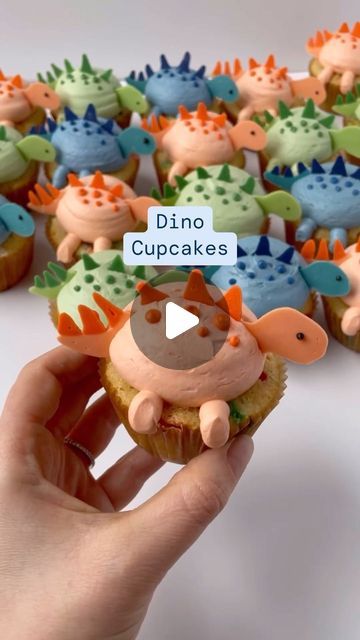 How To Dinosaur Cake, Dinosaur Shaped Cupcakes, Dino Shaped Food, Cake Decorating Dinosaur, Dino Pull Apart Cupcakes, Dinosaur Appetizers, Jurassic Park Cupcakes Ideas, Kids Birthday Cupcakes Ideas, Girly Dinosaur Cupcakes