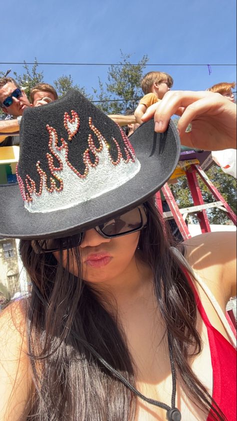 Flame Cowboy Hat, Decorate Cowboy Hats Diy, Cowboy Hat Diy Ideas, Decorate Cowboy Hat Cowgirl Party, Senior Cowboy Hats, Diy Custom Cowboy Hat, Cowboy Hat Ideas Diy, Decorative Cowboy Hats, Painted Cowboy Hats Diy