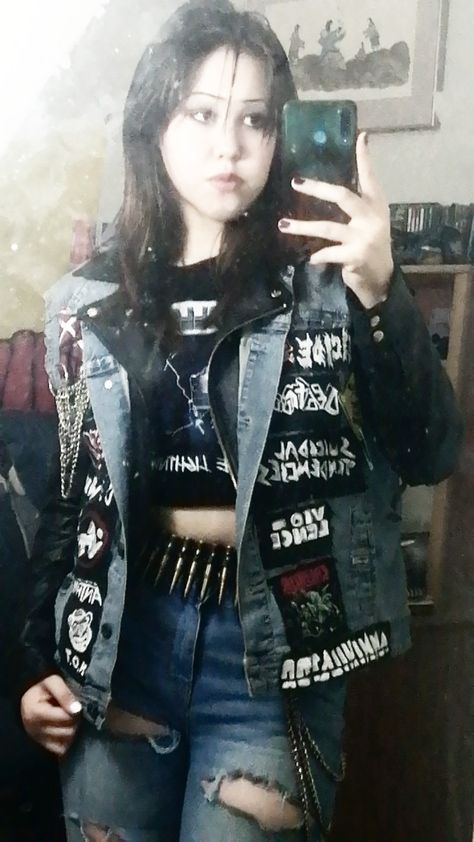 Metal Vest Outfit, Punk Metal Outfits, Metal Head Outfits Girl, Heavy Metal Outfits Women, 80s Metal Head Outfits, Battle Jacket Outfit, Casual Metalhead Outfit, Summer Metalhead Outfit, Heavy Metal Aesthetic Outfits