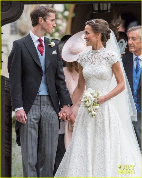 Wedding Body Prep, Pippa Middleton Wedding Dress, Pippa Middleton Photos, Pippas Wedding, Pippa Middleton Wedding, Famous Wedding Dresses, Dress Lookbook, Celebrity Wedding Photos, Middleton Wedding