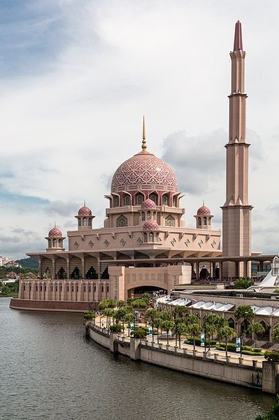 Masjid Putrajaya, Putra Mosque, Putrajaya Malaysia, Pink Mosque, Kuala Lumpur Travel, Architecture Brochures, Beautiful Mosque, Jama Masjid, Mosque Design