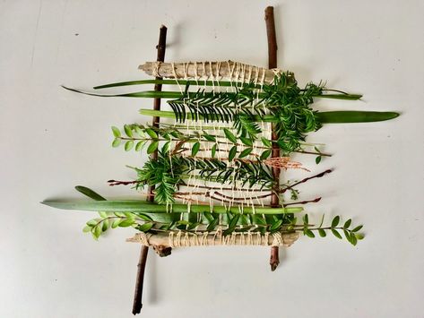 Natural Weaving, Nature Weaving, Messy Crafts, Physical Space, Diy Lanterns, Forest School, Diy Camping, Weaving Projects, Camping Crafts