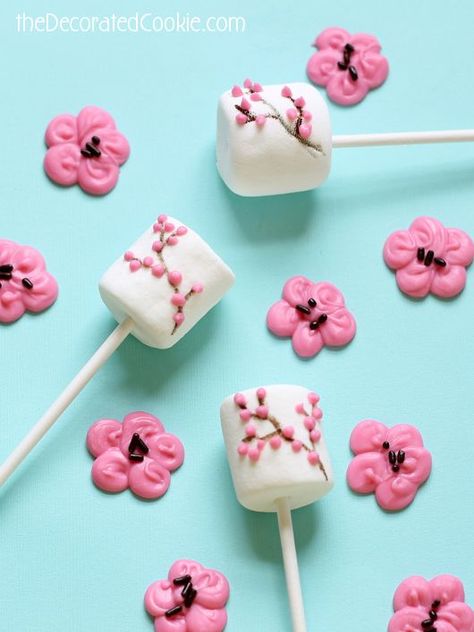 simple cherry blossom marshmallow pops and candy Anime Cakes, Cherry Blossom Party, Cherry Blossom Cake, Cherry Blossom Theme, Japanese Party, Japanese Birthday, Sushi Party, Cherry Blossom Wedding, Marshmallow Pops