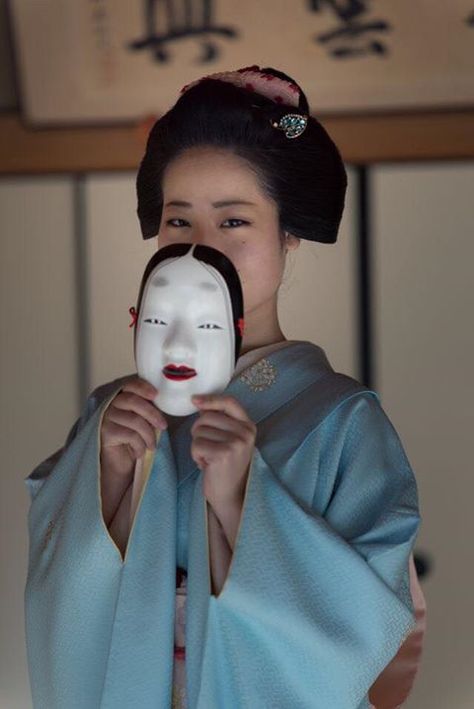 A maiko holding a noh mask. Tumblr, Emotive Art, Holding Mask, Traditional Mask, Japanese Block Print, Geisha Japan, Kyoto Japan Travel, Noh Mask, Japanese Mask