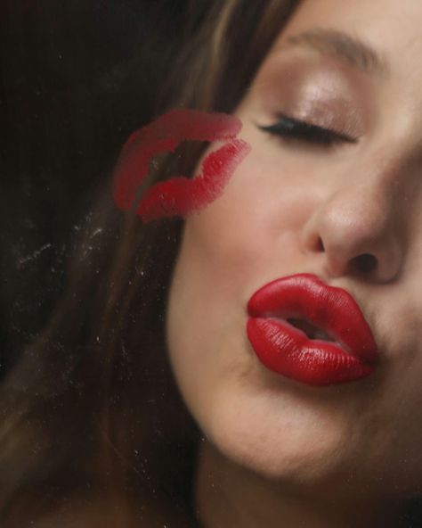 Red Lips, Lip Pictures, Kiss Shot, Kiss Painting, Lipstick Kiss, Lip Biting, Red Makeup, Juicy Lips, Lip Plumper