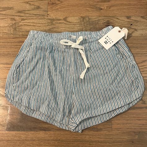 Size Small Brand New With Tags Never Worn. Summer Bottoms For Women, Cute Back To School Outfits For 8th, Summer Shorts Aesthetic, Beachy Clothes, Summer Thrift, Cute Summer Shorts, Bitmoji Outfits, Cute Ripped Jeans, White Jacket Women