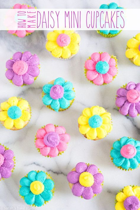 Daisy Mini Cupcakes – your favorite mini cupcakes decked out for spring in colorful buttercream daisies! #howto #daisyminicupcakes #minicupcakes #easterdesserts #springdesserts #springcupcakes #cupcakes #daisycupcakes #sarahsbakestudio #buttercream #buttercreamdaisy #videotutorial #howtofrostdaisies Buttercream Daisies, Easter Cupcake Ideas, Daisy Cupcakes, Cupcake Videos, Easter Cupcake, Spring Cupcakes, Oreo Balls, Kid Cupcakes, Cupcake Cake Designs