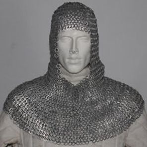 Chainmail Coif, Chainmail Shirt, Chainmail Armor, Mercado Medieval, Types Of Armor, Medieval Knights, Armadura Medieval, Leather Armor, Medieval Knight