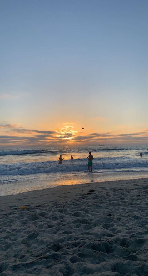 Mission Beach sunsets, San Diego. Beach vibes, hangout with friends. Fresh travelling together. Beach Sunsets, Travelling Together, Mission Beach San Diego, Hangout With Friends, San Diego Mission, University Of San Diego, California Vibe, California Summer, Mission Beach