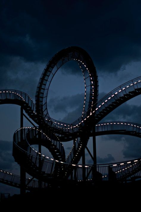 Roller coaster at night heights Last Ride, Parc D'attraction, Foto Art, Amusement Park, Blue Aesthetic, Roller Coaster, Hush Hush, Dark Aesthetic, Theme Park