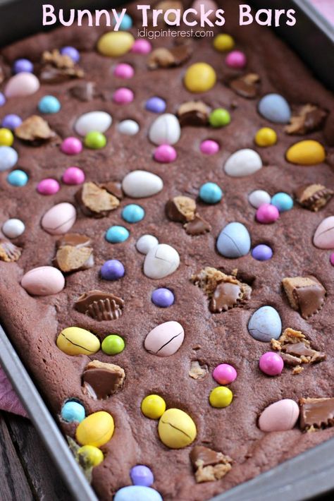 Easter Dessert Chocolate, Chocolate Easter Desserts, Easter Bunny Cake Ideas, Easter Bunny Tracks, Chocolate Easter Dessert, Easter Bunny Desserts, Easter Bars, Bunny Tracks, Easter Brownies