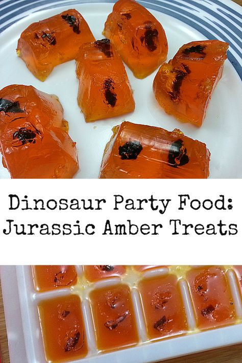 Dinosaur Party Food: Jurassic Amber Treats Jurrasic Park Themed Dinner, 4 Year Dinosaur Birthday Party, Adult Dinosaur Party, Dinasour Birthday Ideas, Fête Jurassic Park, Jurassic World Birthday Party, Dinosaur Party Food, Recipes Treats, Kids Cooking Party