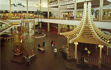 Topanga Plaza Canoga Park CA--80s? Los Angeles, Canoga Park California, Vintage Mall, California Postcard, Ca History, Valley Girl, Canoga Park, Mall Of America, San Fernando Valley