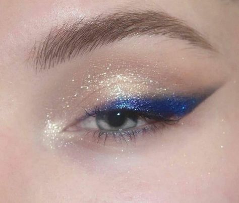 Dark Blue Homecoming Makeup, Navy Blue Eyeshadow Looks, Maquillage On Fleek, Blue Smokey Eye, Blue Makeup Looks, Prom Eye Makeup, Glitter Eye Makeup, Ethereal Makeup, Eye Makeup Pictures