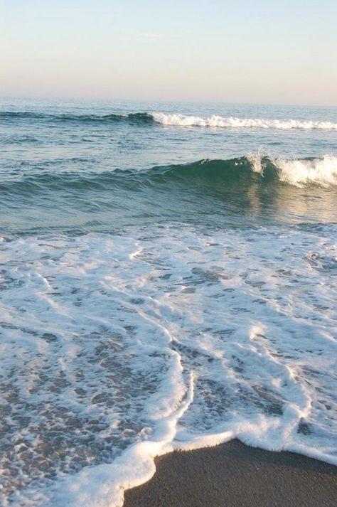 La mer Ocean Waves, No Wave, North Carolina Beaches, Kure Beach, Carolina Beach, Images Esthétiques, Sea And Ocean, Beach Aesthetic, Ocean Beach