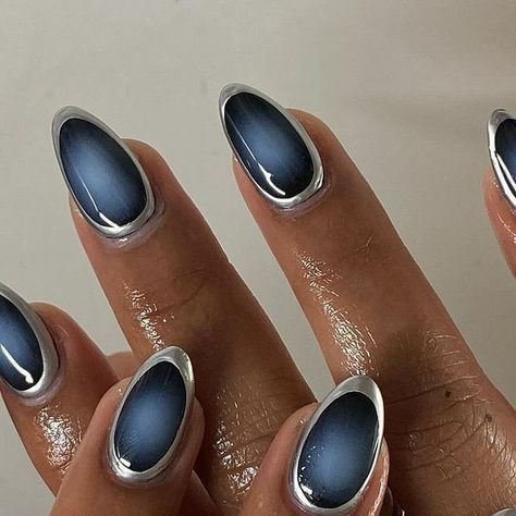 @nailzzbysteph on Instagram: "chrome + aura shorties ⛓️  @apresnailofficial short natural almond  inspo: @nailsbyxojess @douxnailsbb" Shirt Chrome Nails, Nails Inspo 2024 Short, Short Chrome Nails Silver, Blue Aura Chrome Nails, Short Claw Nails Designs, Metallic Aura Nails, Short Nail Natural Designs, Short Gel Chrome Nails, Cyberpunk Nails Short