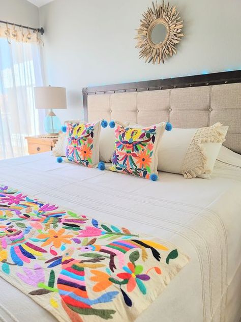 Otomi Decor Home, Mexican Chic Decor Interior Design, Mexican Theme Bedroom Ideas, Mexican Modern Decor Living Rooms, Embroidery Interior Design, Otomi Bedroom, Mexican Homes Interior Design, Mexican Design Interior, Otomi Decor