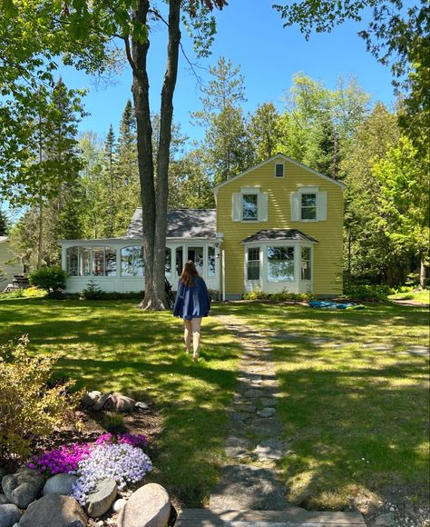 Michigan Lake House Cottages, Michigan Small Towns, Summer In Michigan Aesthetic, Michigan Aesthetic Summer, Up North Michigan Aesthetic, Northern Michigan Aesthetic, Michigan Summer Aesthetic, Lake Michigan Aesthetic, Crystal Lake Michigan