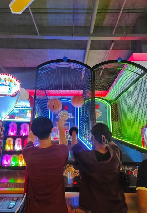 Playground Date Aesthetic, Amusement Park Couple Aesthetic, Couple At Amusement Park, Mall Couple Pictures, Shopping Date Aesthetic Couple, Amusement Park Date Aesthetic, Amusement Park Aesthetic Couple, Mall With Boyfriend, Mall Date Aesthetic