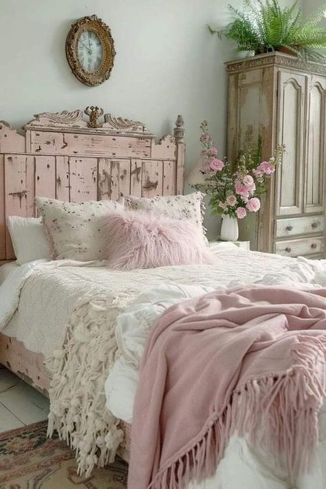 Bonito, Bedroom Ideas For Tiny Rooms, Compact Bedroom, Vintage Design Ideas, Vintage Girls Rooms, French Country Interiors, Princess Bedrooms, Vintage Bedroom Ideas, Townhouse Interior