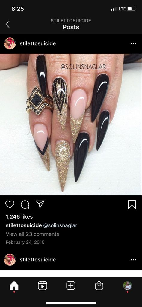 Black And Gold Nails Acrylic Stilettos, Black And Gold Stilleto Nails Designs, Black And Gold Nails Stiletto, Classy Black And Gold Nails, Great Gatsby Nails Designs, Black And Gold Stiletto Nails, Stiletto Nails Gold, Gatsby Nails, Gold Stiletto Nails