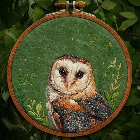 Cottagecore Embroidery, Embroidered Brooch, Crewel Embroidery Kits, Embroidered Bird, Embroidered Art, Hand Embroidery Projects, Bird Embroidery, Thread Painting, Animal Embroidery