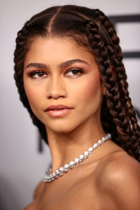 Zendaya Debuted Jumbo Box Braids at the CFDA Awards Mode Zendaya, Estilo Zendaya, Zendaya Hair, Zendaya Outfits, Jumbo Box Braids, Zendaya Style, Feed In Braid, Cool Braid Hairstyles, Popsugar Beauty