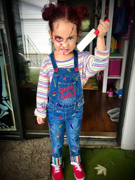 Family Chucky Costumes, Chucky Diy Costume Women, Chucky Hairstyles, Chucky Family Costume, Chuky Halloween Costume, Diy Chucky Costume Women, Girls Scary Halloween Costumes, Chucky Girl Costume, Kids Chucky Costume