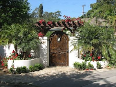 Affordable Montecito Spanish Style Villa - Cold Spring District - Montecito Spanish Style Villa, Spanish Houses, Stone Backyard, Spanish Courtyard, Front Landscape, Spanish Style House, Cheap Landscaping Ideas, Small Garden Landscape, Spanish Garden