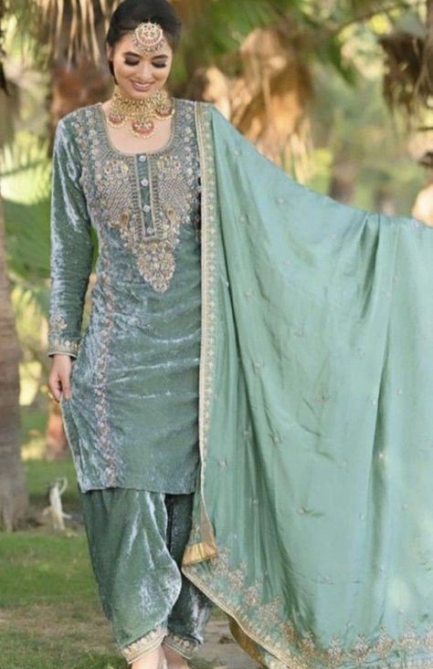 Punjabi Velvet Salwar Suits, Velvet Salwar Suit Designs, Lady Suits Fashion, Organza Salwar Suit Design, Velvet Suits Design Women, Velvet Punjabi Suit, Latest Velvet Suit Designs, Long Frock Ideas, Velvet Salwar Kameez
