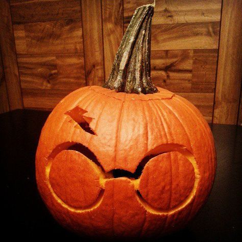 @POPSUGARTech has some awesome ways to decorate your Halloween pumpkin like Harry Potter, and this one uses the stem as a wizard hat! Goat Pumpkin Carving, Taylor Swift Pumpkin Carving, Harry Potter Pumpkin Carving, Sac Halloween, Harry Potter Pumpkin, Cute Pumpkin Carving, Halloween Disfraz, Disney Pumpkin Carving, Halloween Pumpkin Carving Stencils