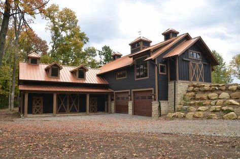 Copper roof color combo Black Siding Copper Roof, Black Barndo With Copper Roof, Black House Copper Roof, Copper Roof House Exterior Colors, Copper Roof House, Mexican Farmhouse, Lodge Exterior, Lake Cottages, Siding Styles