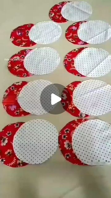 Maria Mereu on Instagram Hello Kitty Quilt, Circle Quilt Patterns, Quilted Placemat Patterns, Projek Menjahit, Sewing Hats, Sewing Equipment, Fabric Crafts Diy, Scrap Fabric Projects, Sewing Clothes Women