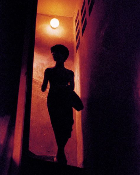 Maggie Cheung in Wong Kar Wai’s “In the mood for love” Wing Kar Wai Aesthetic, Wong Kar Wai Cinematography, Wong Kar Wai Aesthetic, Wong Kar Wai, Maggie Cheung, In The Mood For Love, Mood For Love, Pink Cadillac, Film Inspiration