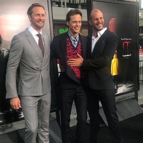 Bill and his brothers at the IT premiere. It Premiere, Skarsgard Brothers, Bill Skarsgard Pennywise, Skarsgard Family, Gustaf Skarsgard, Alexander Johan Hjalmar Skarsgård, Bill Istvan Günther Skarsgård, Stellan Skarsgård, Mr Perfect