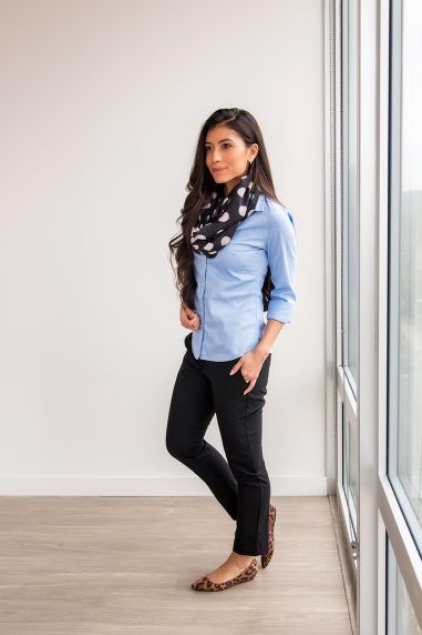 What to wear to work -20 Work Outfits - Decoding Women Business Casual Work Outfits Frauen, Weekend Mode, Career Women, Top Accessories, Fun Outfits, Ways To Wear A Scarf, Look Blazer, Business Casual Outfits For Women, Women Business