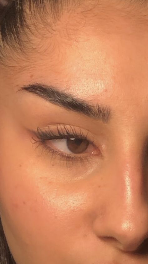 Natural Liner Eyes, Natural Cat Eye Makeup Look, Eye Makeup Aesthetic Natural, Feline Eyes Natural, Fox Eyes Aesthetic, Soft Fox Eye Makeup, Cat Eye Makeup Natural, Fox Eyes Natural, Natural Fox Eye Makeup