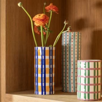 Clash Vase - Dot is here to give your home some seriously good stripes.This red and blue pattern vase was designed to add style to any table setting. The striped pattern is hand painted and is irregular in shape, giving the vase a unique look. A stunning vase for flowers, branches or to store kitchen utensils.Material: PorcelainColour: Red & BlueSize: 24 x 8 cmPackaging: FSC, plastic freeCare and info: Rinse with lukewarm water for cleaning Vase Deco, Diy Pottery Painting, Colored Vases, Book Jewelry, Diy Pottery, Painted Vases, Paint And Sip, Ceramic Vases, Abstract Nature