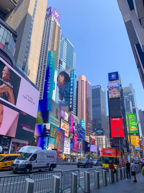 City Billboard Aesthetic, Nyc Billboard Aesthetic, Billboard Signs Aesthetic, Billboards Aesthetic, New York Shopping Aesthetic, New York Billboards, Billboard New York, New York Summer Aesthetic, Billboard Aesthetic