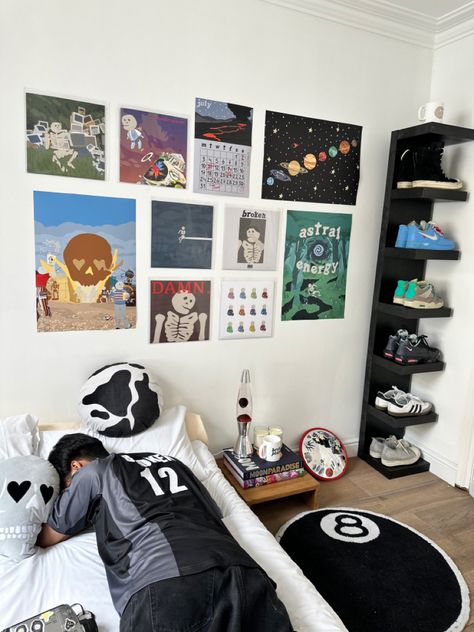 Garage Bedroom Aesthetic, Room Inspo Streetwear, Streetwear Room Aesthetic, Bedroom Inspo Men, Room Asthetics Men, Mens Aesthetic Room, Small Room Design For Men, Room Ideas For Men Bedroom Small Spaces, Room Ideas Street Style