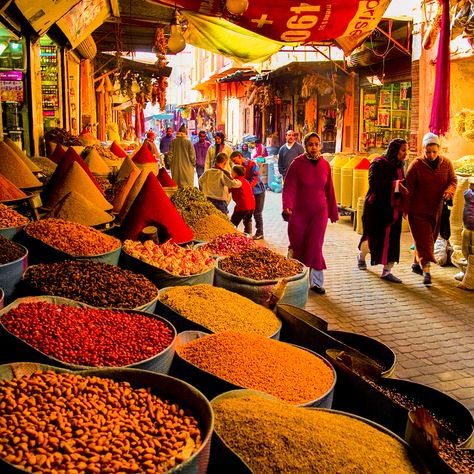 Marrakech: colors, traditions and Moroccan culture in a city in continuous evolution ☀️ Moroccan City Aesthetic, Morroco Culture, Moroccan Culture Aesthetic, Marrakesh Aesthetic, Marrakech Market, Morocco Market, Moroccan Bazaar, Moroccan City, Morocco Culture