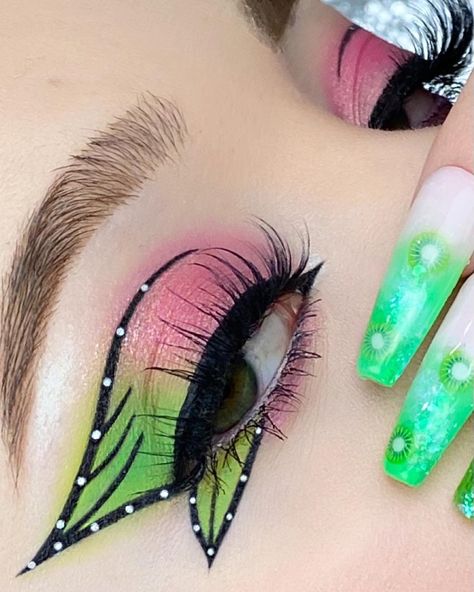 Makeup Ideas For Black Eyes, Neon Green Festival Makeup, Pink Green Makeup Looks, Fairy Makeup Pink And Green, Pink Butterfly Eye Makeup, Pink Green Eye Makeup, Easy Butterfly Eye Makeup, Pink Butterfly Makeup Look, Green Pink Eye Makeup