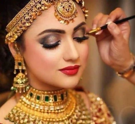 Best Beauty Parlour and Makeup for Ladies at Home in Vipin Khand Beauty Parlour Makeup, Makeup Artist Course, Bridal Makeup Services, Full Body Wax, Pre Bridal, Make Up Gold, Bridal Makeup Images, Bridal Eye Makeup, Best Bridal Makeup