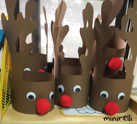 These have got to be one of my favourite things ever! They are so cute and the kids love wearing them! You may need: Brown construction paper Large Googly eyes  Large red pom-poms  Glue S… Christmas Hat Ideas, Tinkerbell Party Theme, Kindergarten Christmas Crafts, Christmas Party Hats, Prek Crafts, Christmas Angel Crafts, Reindeer Hat, Rudolph Reindeer, Reindeer Headband