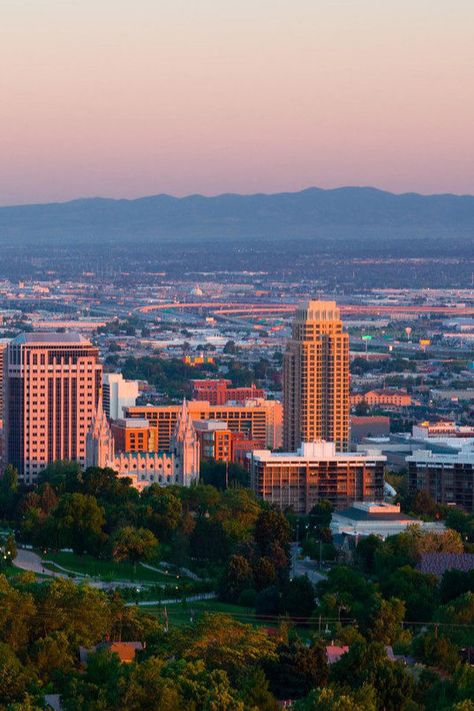 Salt Lake City Aesthetic, Salt Lake City Utah Aesthetic, American Vibes, Japanese Spa, Great Date Ideas, American City, Wine Bars, Utah Utes, Usa Cities