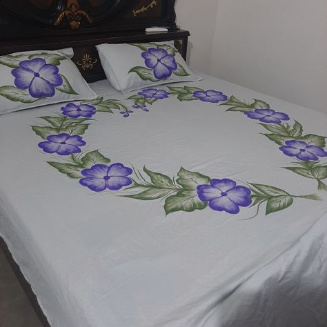 Fabric Painting Ideas For Bedsheets, Hand Painted Bedsheets Designs, Painted Bedsheets, Bedsheet Painting, Simple Bed Sheets, Bedsheets Ideas, Bedsheet Design, Handmade Bed Sheets, Bed Sheet Painting Design