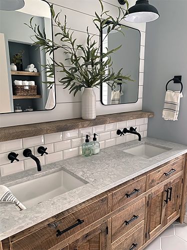 Makeover Kamar Mandi, Bathroom Farmhouse Style, Master Bath Remodel, Bathroom Remodel Designs, Bathroom Inspiration Decor, Upstairs Bathrooms, Bathroom Redo, Bathroom Renos, Shower Remodel