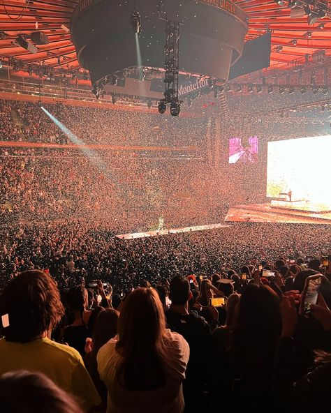 New York Madison Square Garden, Concert Aesthetic Billie Eilish, Billie Eilish Concert Aesthetic, Concert Billie Eilish, Concert Manifestation, Madison Square Garden Concert, Sza Tour, Billie Concert, Big Concert