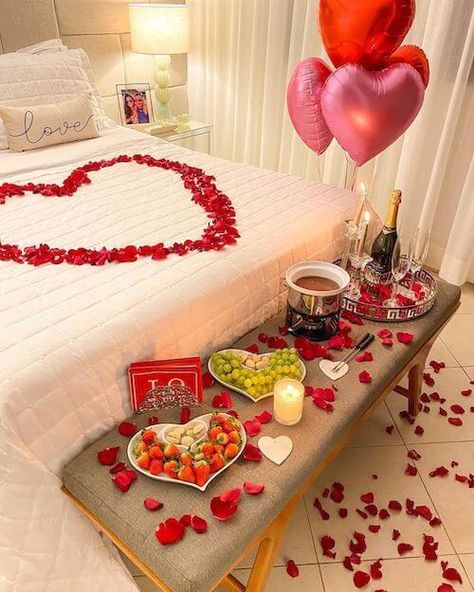 Looking for romantic Valentines room decoration ideas for him or her for the best romantic surprises? Check this post for the best Valentines Day decor ideas for a bedroom or a hotel room Valentine Bedroom Decor, Hotel Room Decoration, Romantic Hotel Rooms, Valentines Bedroom, Romantic Room Surprise, Romantic Dinner Decoration, Romantic Valentines Day Ideas, Surprise Birthday Decorations, Romantic Room Decoration